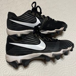 Black Nike cleats - kids